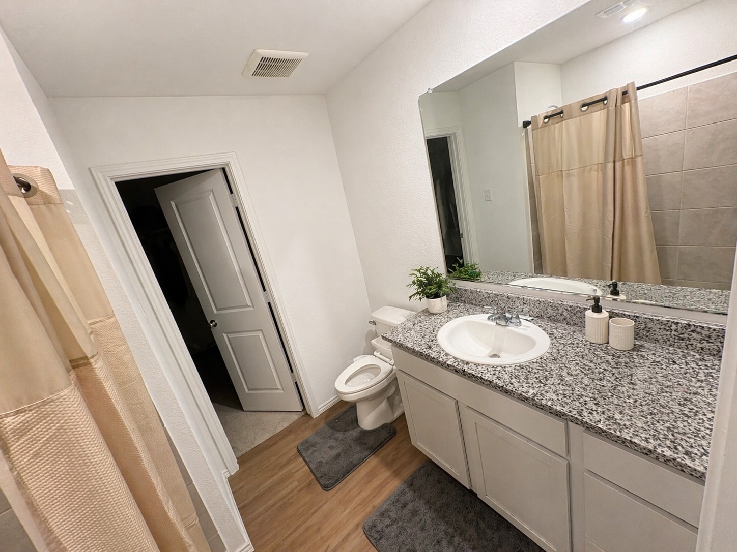 Building Photo - 1125 Desert Willow Dr