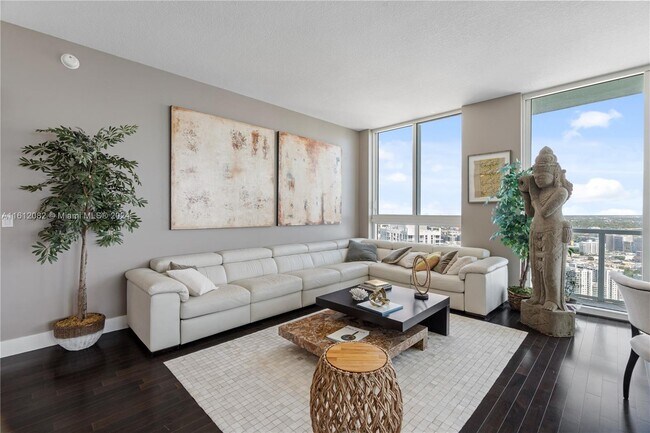 Building Photo - 1900 N Bayshore Dr