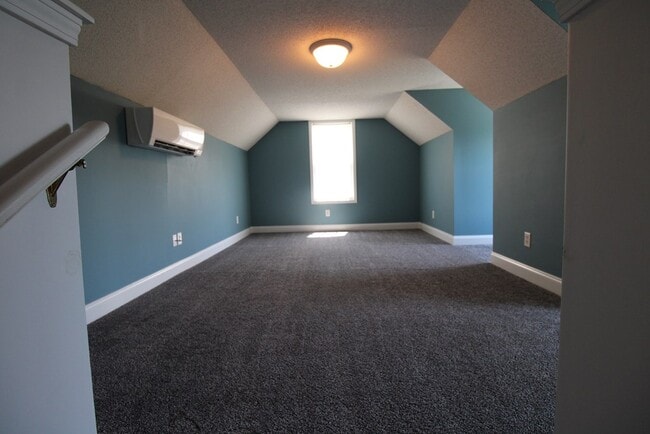 Building Photo - 1820 Moorhill Estate Dr