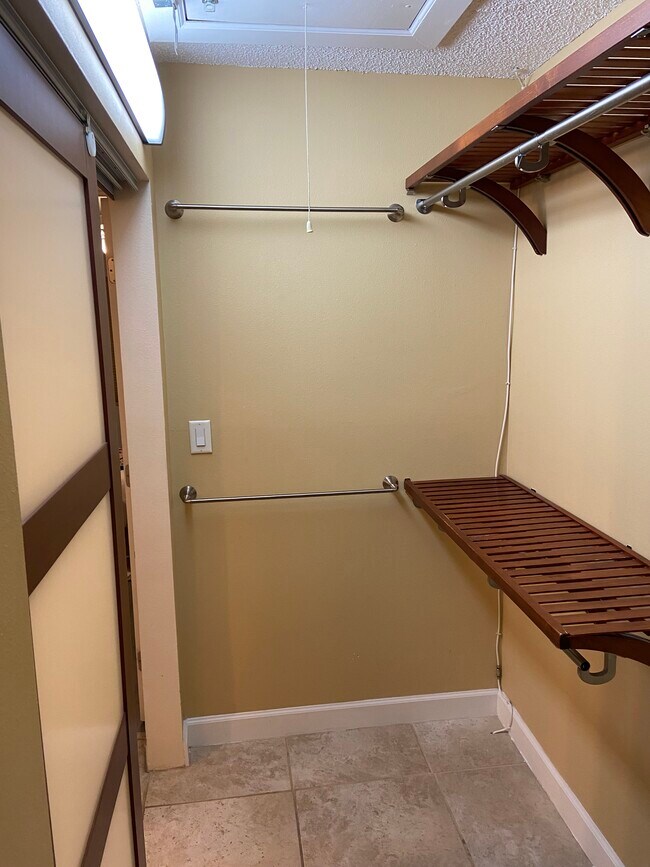 Building Photo - 706 SE 2nd Ave