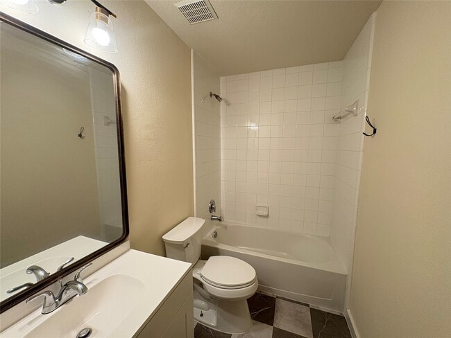 Building Photo - 9614 Ashwood Valley Dr