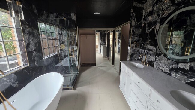 Building Photo - 15207 Pebble Lake Dr