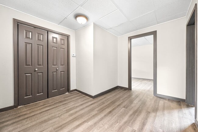 Building Photo - 6 Bedroom Home for Rent