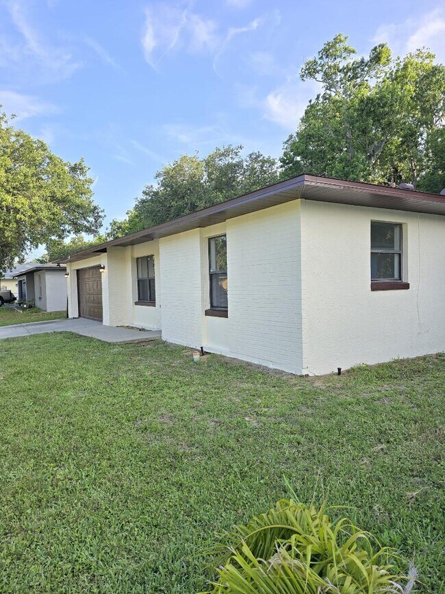 Building Photo - 518 Loomis Trail