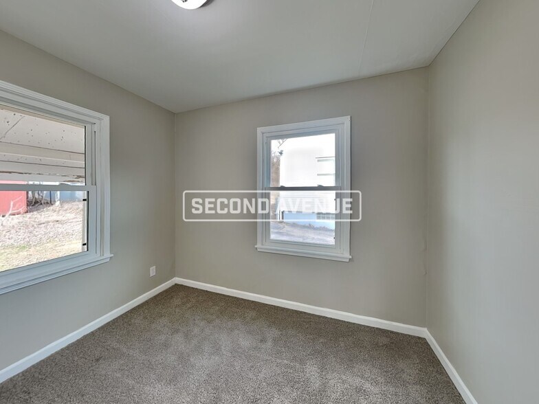 Building Photo - 536 E Epworth Ave
