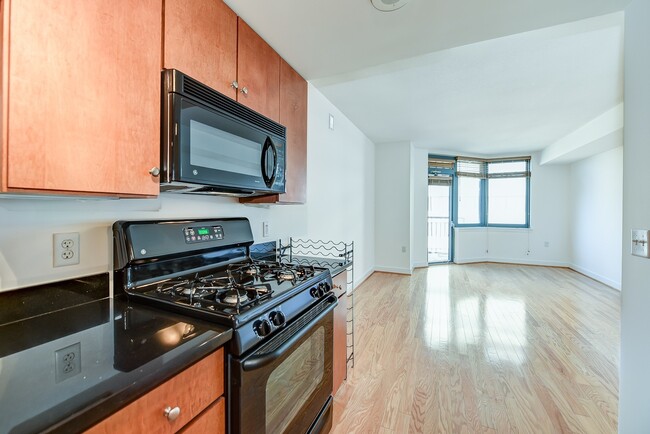 Building Photo - Gorgeous Studio w/ Hardwoods & Balcony