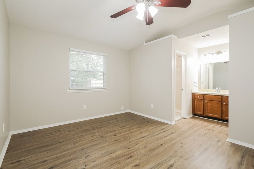 Building Photo - 2916 Trenton Ct