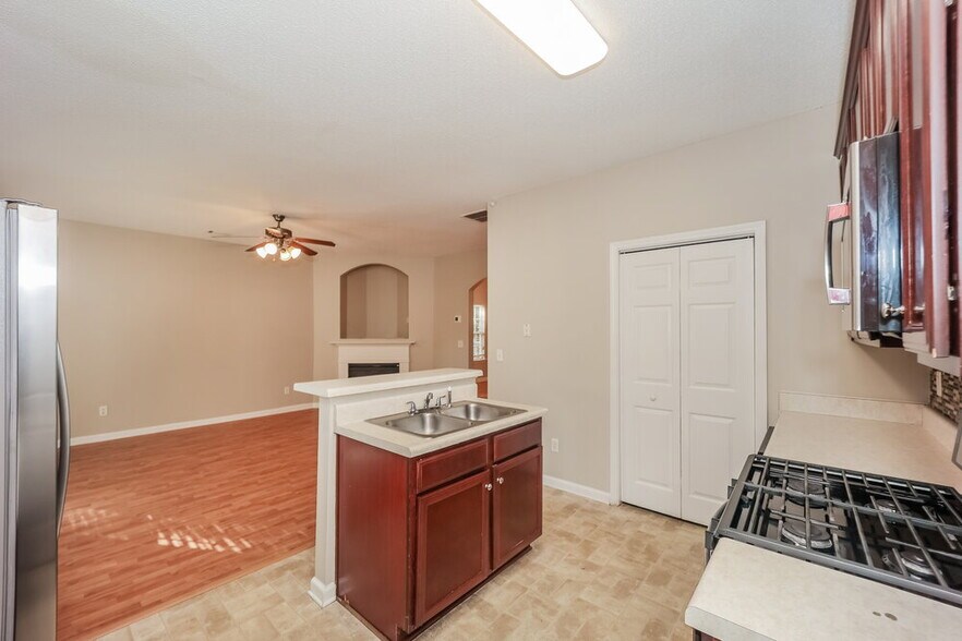 Building Photo - 12 Preserve Dr