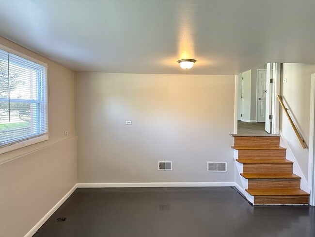 Building Photo - 525 Ryan Ln