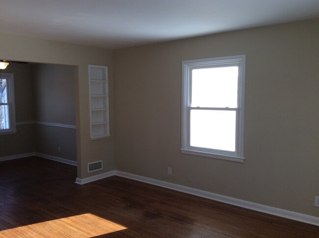 Building Photo - Indianapolis West side - 4 BR home