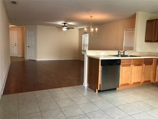 Building Photo - 912 Windrose Dr