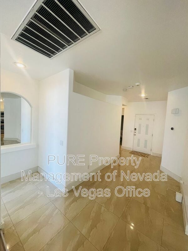 Building Photo - 9341 Lugo St
