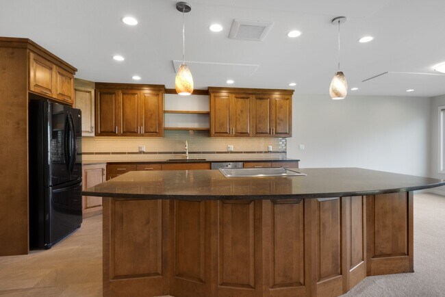 Building Photo - 2bd/2ba Bellevue Condo