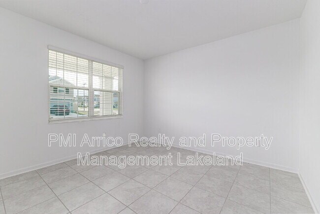Building Photo - 1121 Deepwater Cir