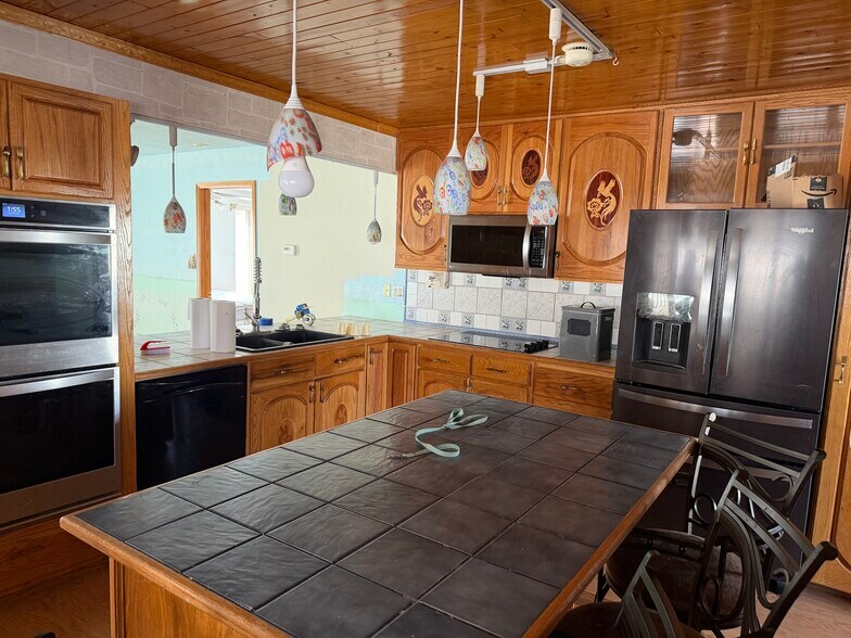 Building Photo - 569 Beverly Rd