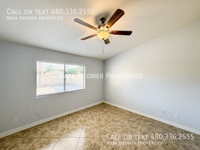 Building Photo - 449 E Meadows Ln