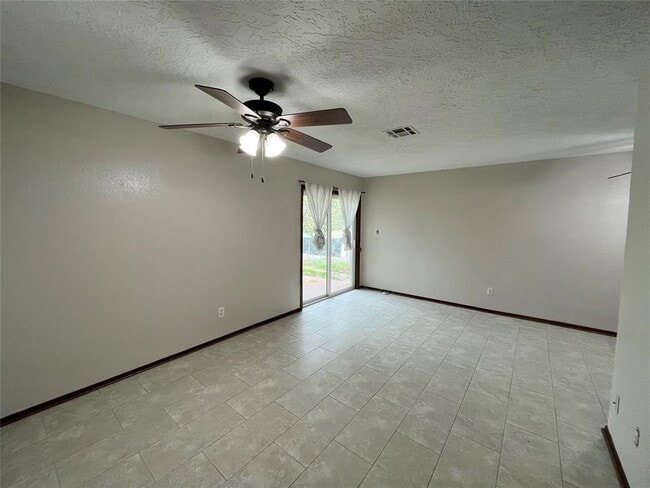 Building Photo - 1505 Kingston Rd