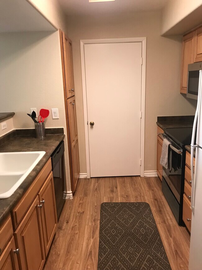 Building Photo - 2300 E Silverado Ranch Blvd