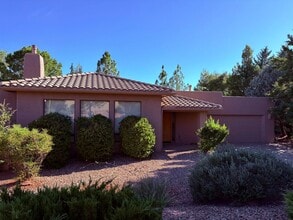 Building Photo - HOUSE-VILLAGE OF OAK CREEK
