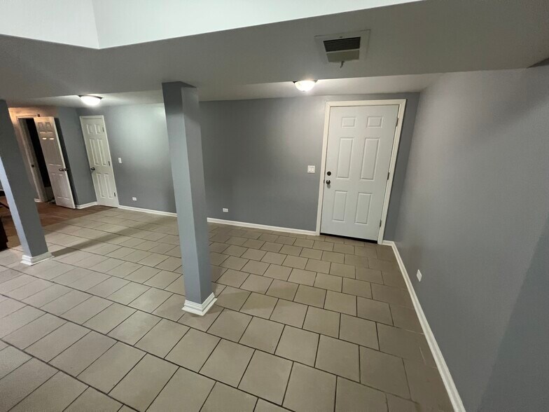 Living/Dinig Room 1 - 932 Waller N Ave