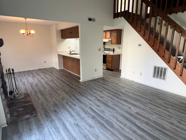 Building Photo - 2334 Raider Dr