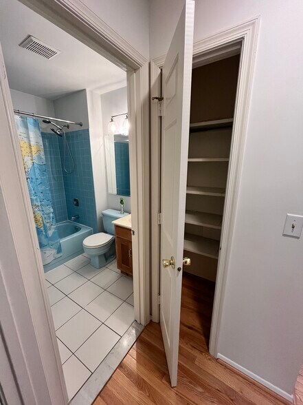 hallway bathroom - 2147 Chapel Valley Ln