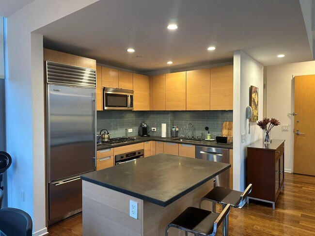 Building Photo - 310 W 52nd St
