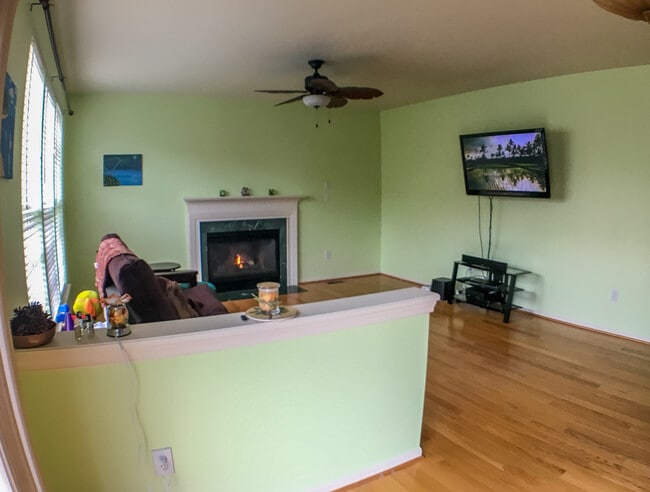 Building Photo - Large 4BR plus office, 3.5 BA,  2-car garage