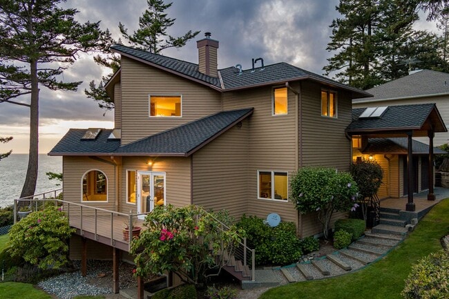 Building Photo - Gorgeous West facing View Home in Coupeville with Acreage and Privacy!