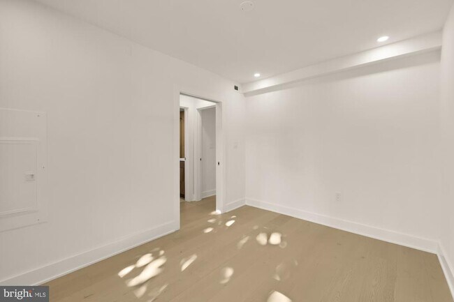 Building Photo - 2116 Kalorama Rd NW