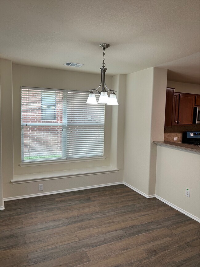 Building Photo - 5327 Stonegate Dr