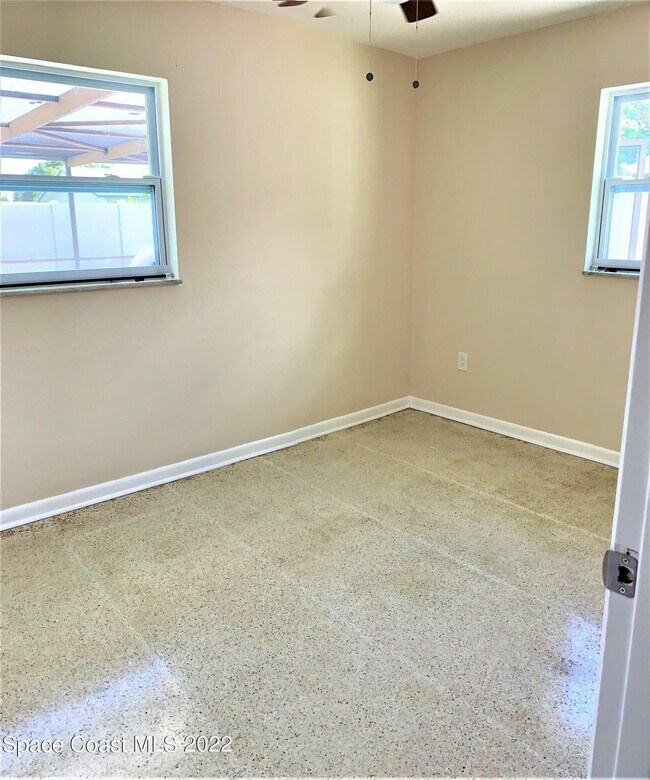 Building Photo - 810 1st St