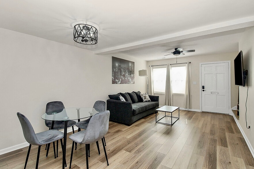 Building Photo - 6314 Old Pineville Rd