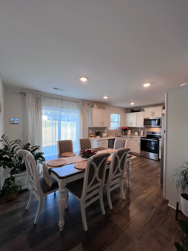 Building Photo - 95 Malcolm Ct