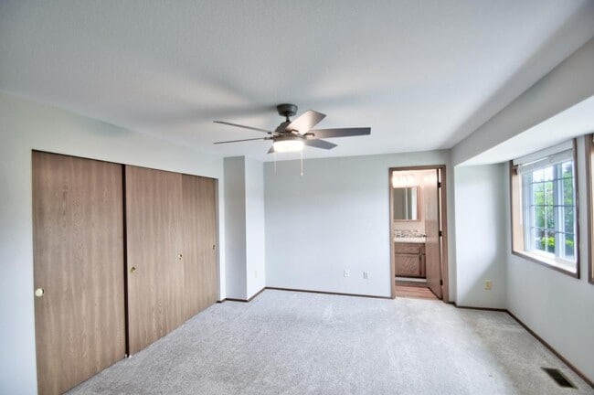 Building Photo - 6120 60th Ct SE