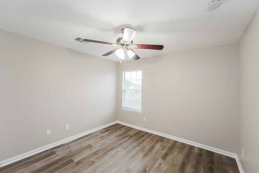 Building Photo - 20727 Dickinson Manor Ln