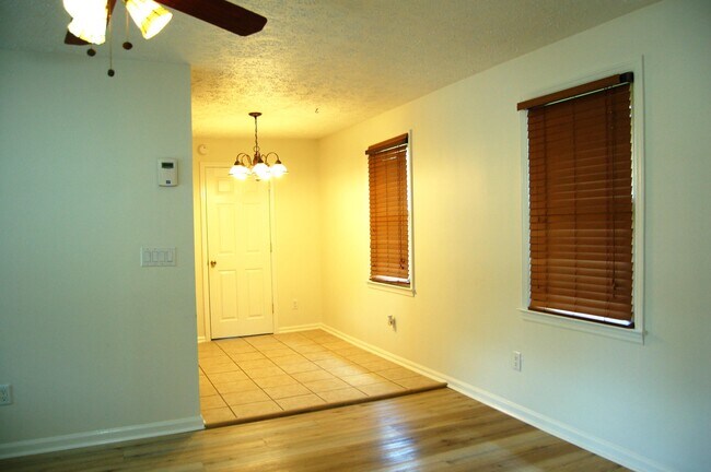 Building Photo - 2103 Woodward Dr