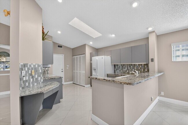 Building Photo - 7891 Sailing Shores Terrace