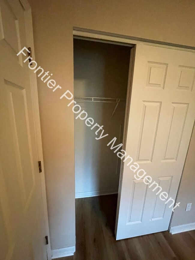 Building Photo - 2116 Doe Run Dr