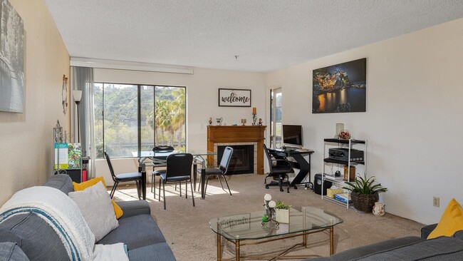 Building Photo - Lovely 1 bedroom Condo in Top-Rated Complex