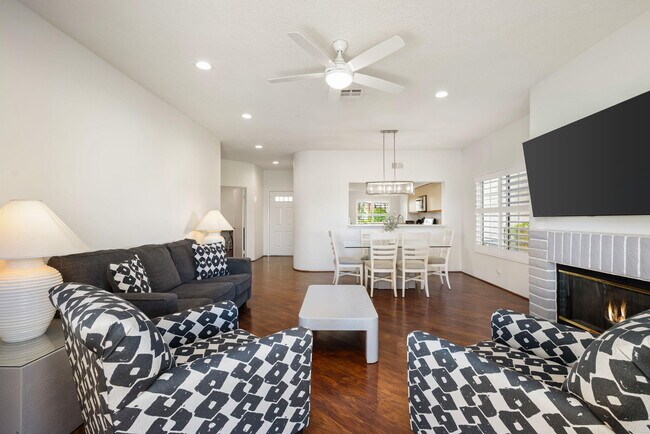 Building Photo - 270 Vista Royale Cir E