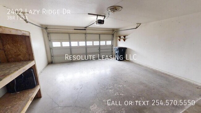 Building Photo - 2402 Lazy Ridge Dr