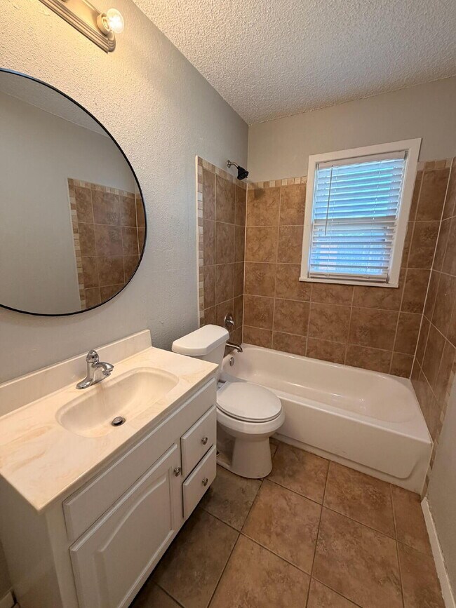 Building Photo - "Charming 3-Bedroom Home with 2 Full Baths in Lubbock – Your Perfect 1,380 Sq. Ft. Retreat!"