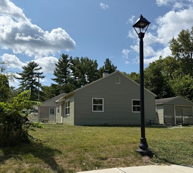 Building Photo - 1301 S Cottage Grove Ave