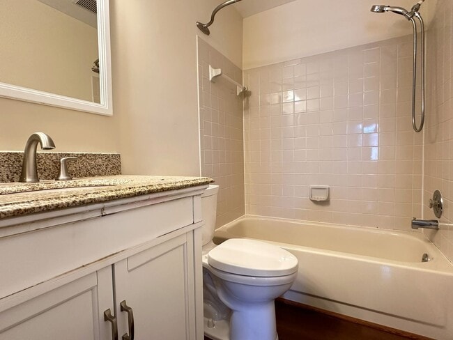 Building Photo - Wonderful townhome with recent upgrades..a...