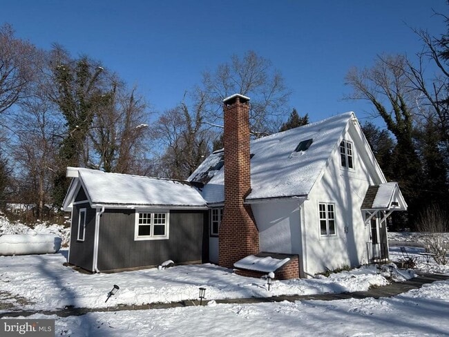 Building Photo - 2598 River Rd