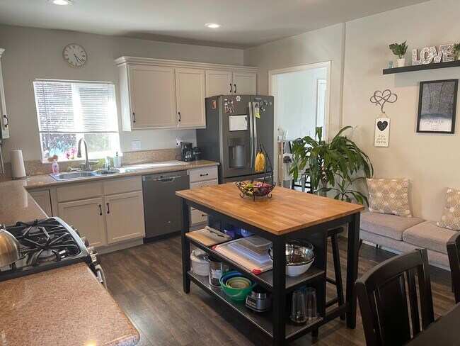 Kitchen (laundry room to the back right) - 321 Tahoe Ave