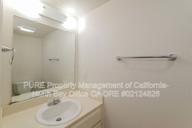 Building Photo - 2305 Cross Ave