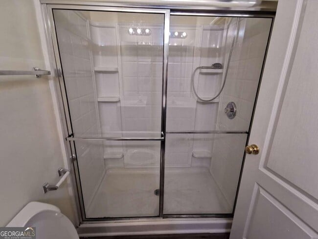 Building Photo - 2328 Suwanee Pointe Dr