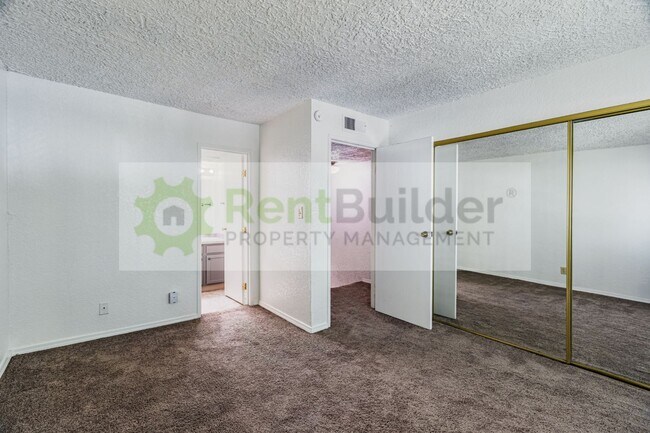 Building Photo - 6041 Sequoia Rd NW